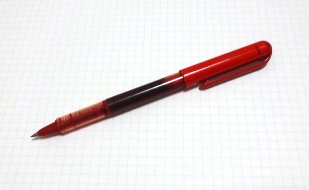 赤いペン